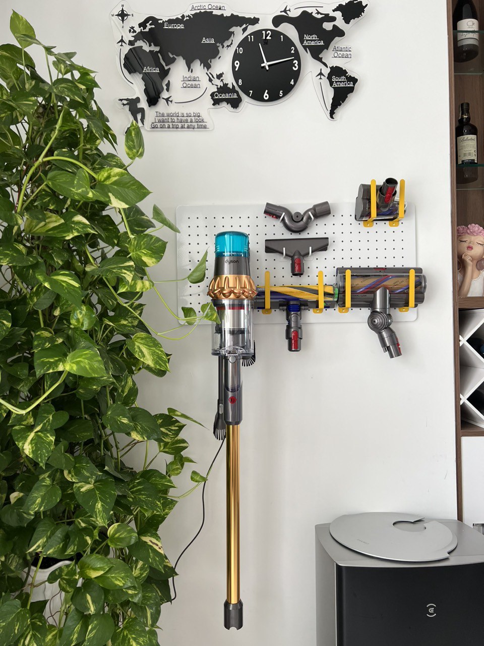 Pegboard để m&aacute;y h&uacute;t bụi Dyson - Dola Home